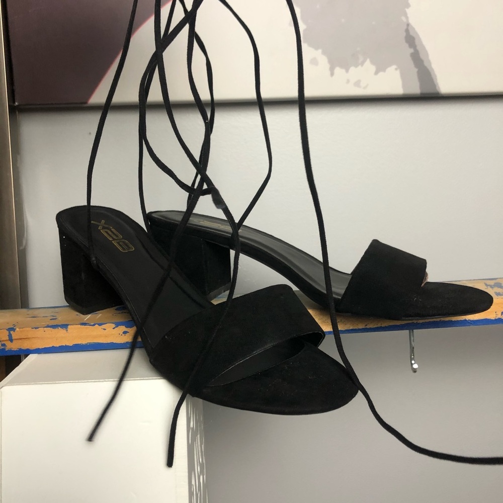 Black string heels - Picture 2 of 5